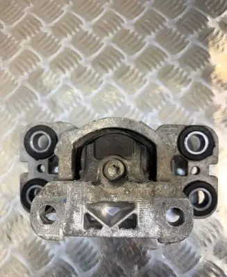 Engine mount bracket