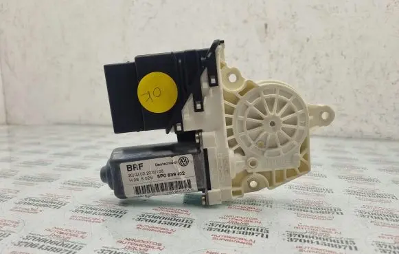 Seat Toledo III (5P) Rear door window regulator motor 5P0839402