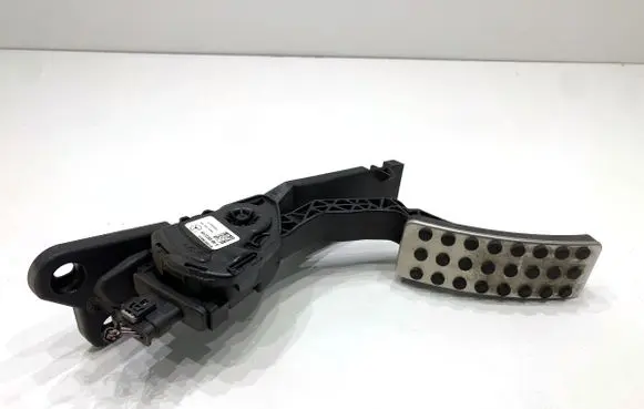 Mercedes-Benz ML W166 Accelerator throttle pedal A1663000204