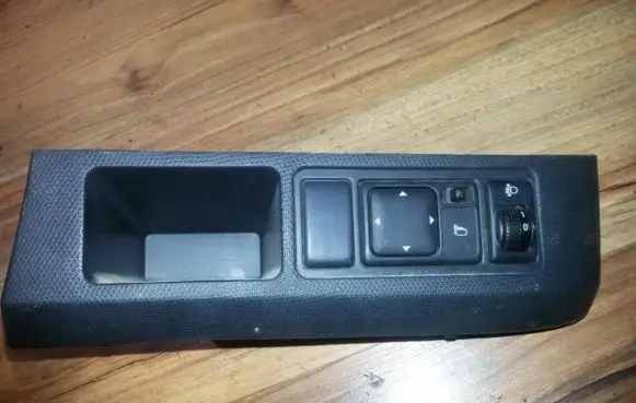 Nissan Micra Wing mirror switch 68485ax600 k10121