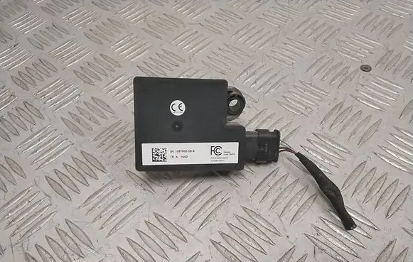 Tesla Model 3 Other control units/modules 109785500E