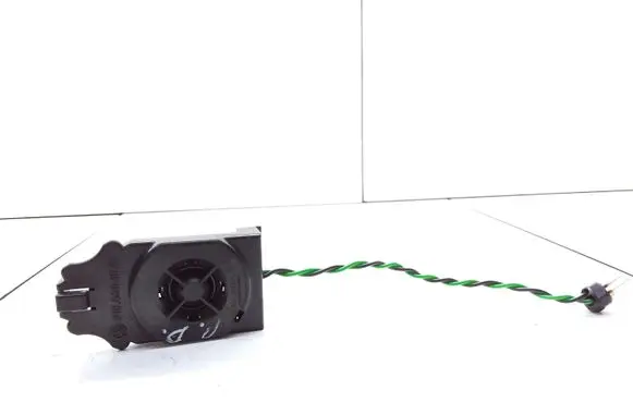 Mercedes-Benz E W210 Panel speaker 2108201902