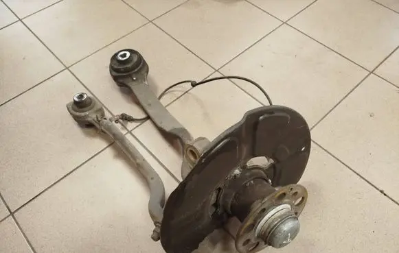 Mercedes-Benz E W212 Front wheel hub spindle knuckle 