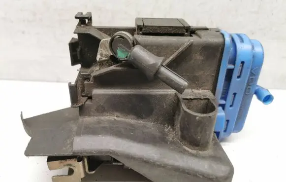 Audi A4 S4 B5 8D Rear door lock 4D0185A