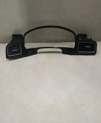 Volkswagen Touareg II Dashboard trim 6709401