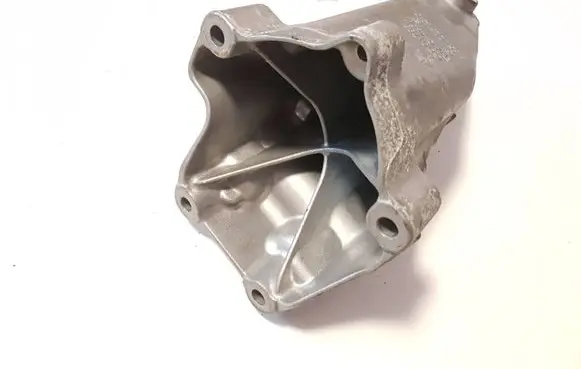 Mercedes-Benz C W205 Engine mounting bracket A6512234304 000644304