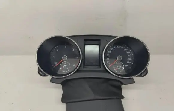 Volkswagen Tiguan Speedometer (instrument cluster) 5N0858565A 5N0858560