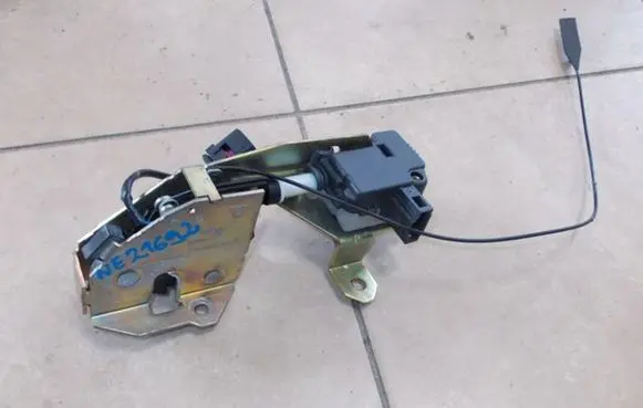 Volkswagen Touareg I Tailgate window lock/catch/latch 7L0827506C