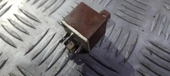 Renault Clio I Other relay 7700810927b