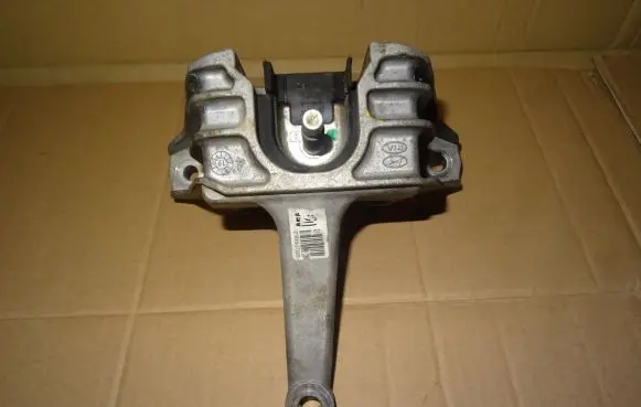 KIA Xceed Engine mount bracket 21810J7200