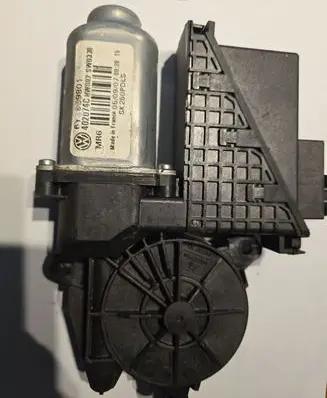 Skoda Fabia Mk2 (5J) Front door window regulator motor 6Y2959801