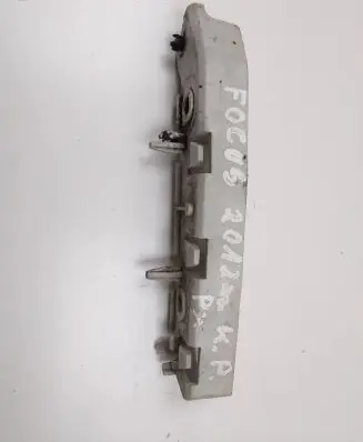 Ford Focus Front bumper mounting bracket