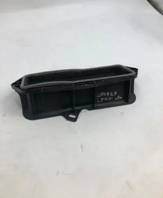 Seat Leon IV Quarter panel pressure vent 5q0815479