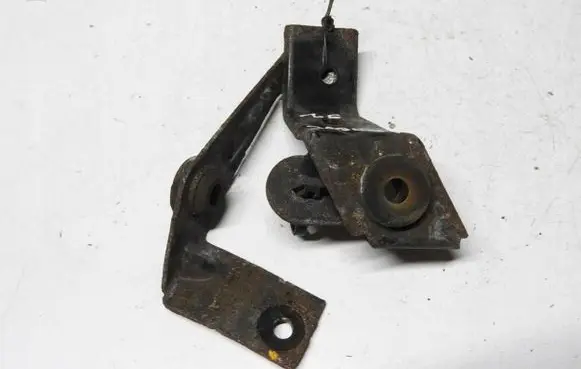 Nissan Qashqai Radiator mount bracket 5r76fgtuf57i68o