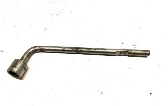 Nissan Qashqai Wheel nut wrench 