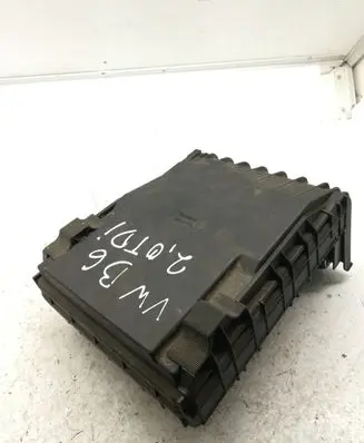 Volkswagen PASSAT B6 Fuse box set 1K937132F
