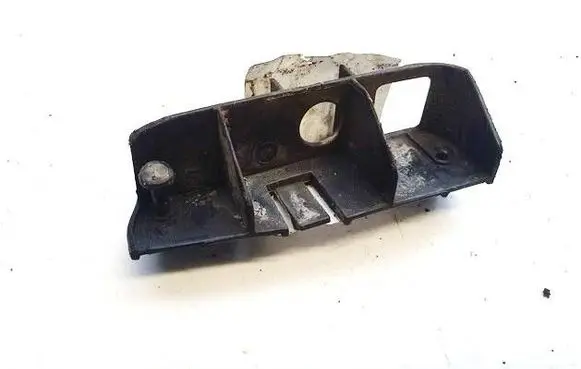 Front bumper mounting bracket