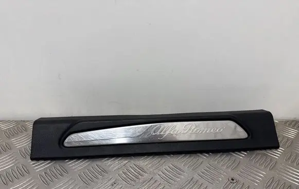 Alfa Romeo Giulia Front sill trim cover 156107575