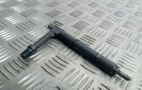 Nissan Almera Fuel injector