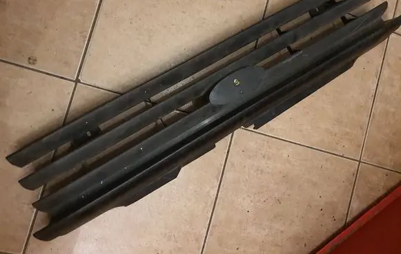 Ford Capri III Front bumper upper radiator grill