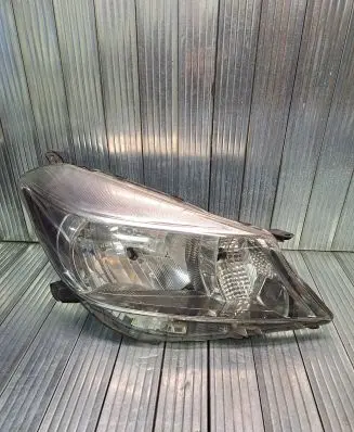 Toyota Yaris Headlight/headlamp