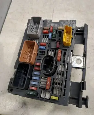 Citroen C4 I Fuse module 9664706280