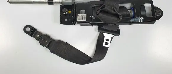 Ford Focus Front seatbelt 30615571