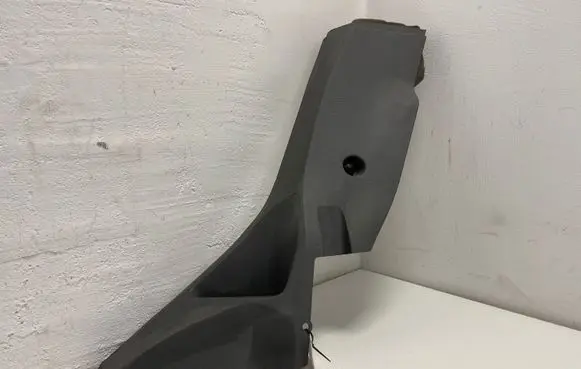 Ford Focus (C) pillar trim 4M51N31016A