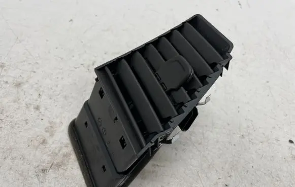Opel Grandland X Dashboard side air vent grill/cover trim YP00062977