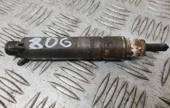 Volkswagen PASSAT B5 Fuel injector 028130201T