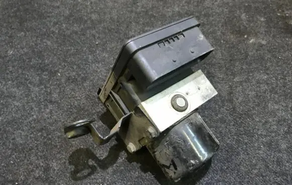Volkswagen Golf IV ABS Pump 1c0907379m 100960-03353
