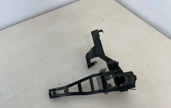 Rear door exterior handle/bracket