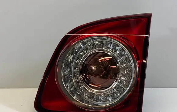 Tailgate rear/tail lights