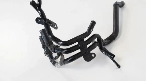 Volkswagen PASSAT B8 Engine coolant pipe/hose 04L121064