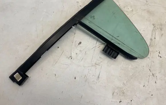 Volkswagen PASSAT CC Rear vent window glass 3C8839613