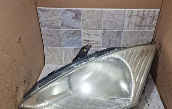 Ford Focus Headlight/headlamp 9420