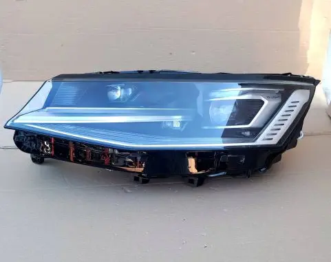 Volkswagen Transporter - Caravelle T7 Headlight/headlamp 7T1941081B