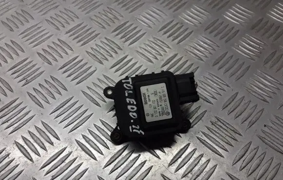 Seat Toledo II (1M) A/C air flow flap actuator/motor 8D2820511C