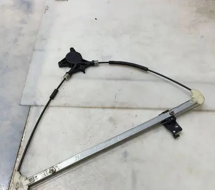 Mazda 5 Rear window lifting mechanism without motor 