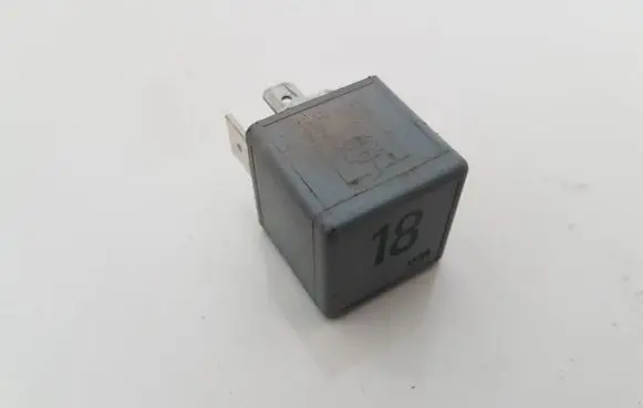 Volkswagen PASSAT B4 Other relay 191937503