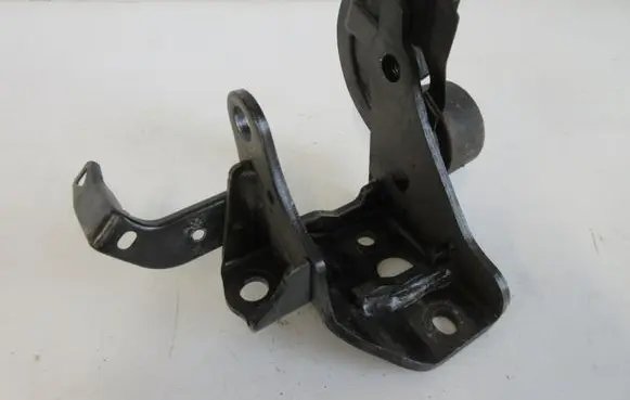 Toyota Verso Engine mounting bracket