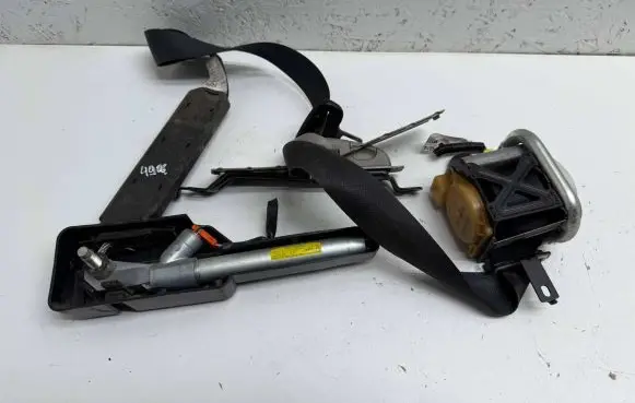 Nissan X-Trail T31 Front seatbelt C9333HR07 1059755