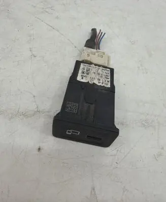 Mercedes-Benz Sprinter W907 W910 USB socket connector A2478203802