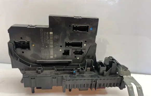 Mercedes-Benz E W212 Fuse module 2129000204 5DK00962036 5DK009620