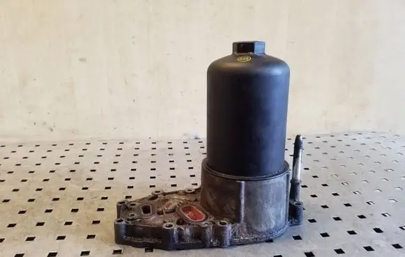 Oil filter mounting bracket