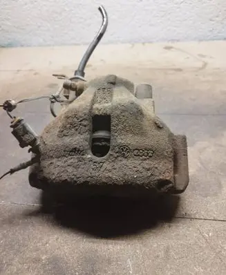 Volkswagen PASSAT B5.5 Front brake caliper