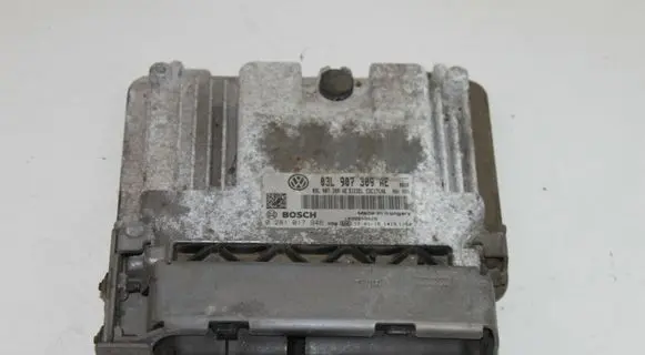 Volkswagen PASSAT B7 Engine control unit/module 03L906389AE 0281017946