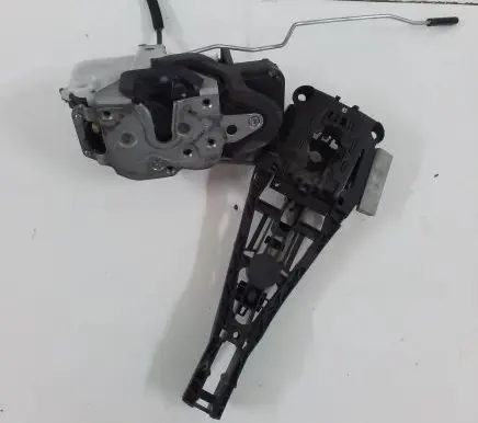 Opel Insignia A Front door lock 13579515