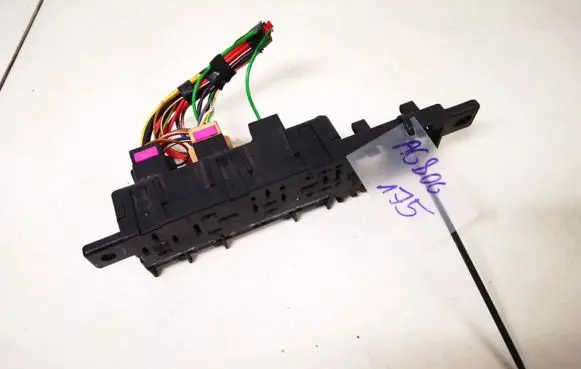 Volkswagen PASSAT B5 Fuse box set 8l0941822a