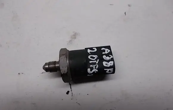Skoda Octavia Mk2 (1Z) Fuel pressure sensor 06D906051A